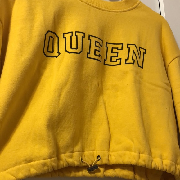 “Queen” Cropped Sweater - Picture 2 of 2